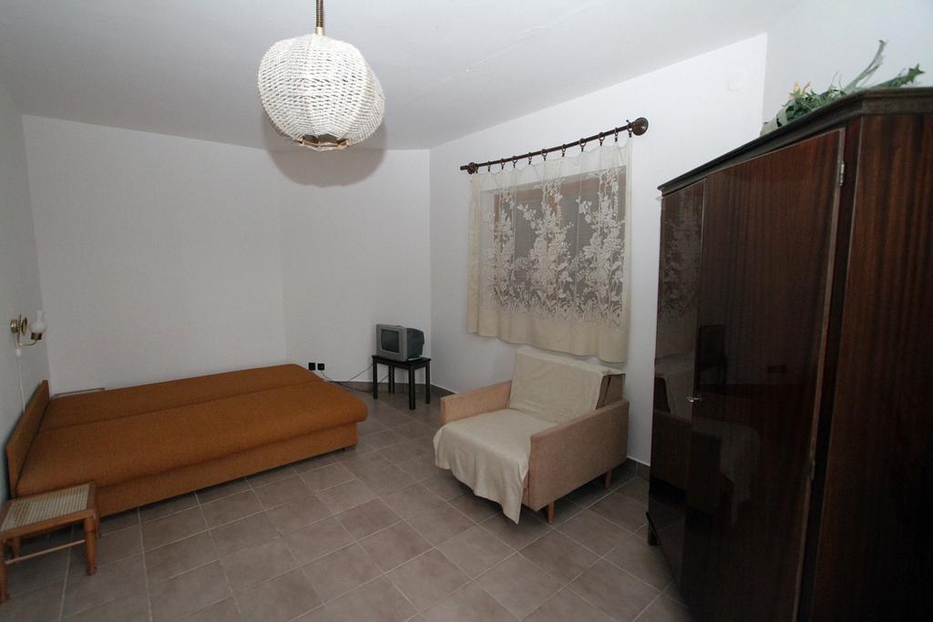 Révfülöp Voeroesko Apartmanhaz الغرفة الصورة