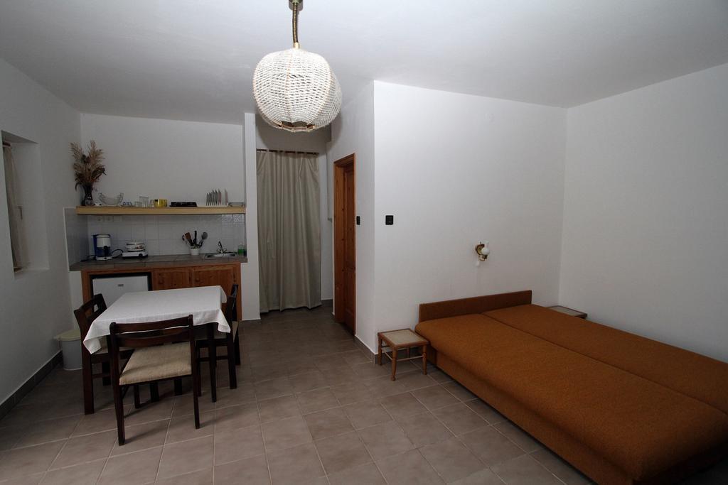 Révfülöp Voeroesko Apartmanhaz الغرفة الصورة